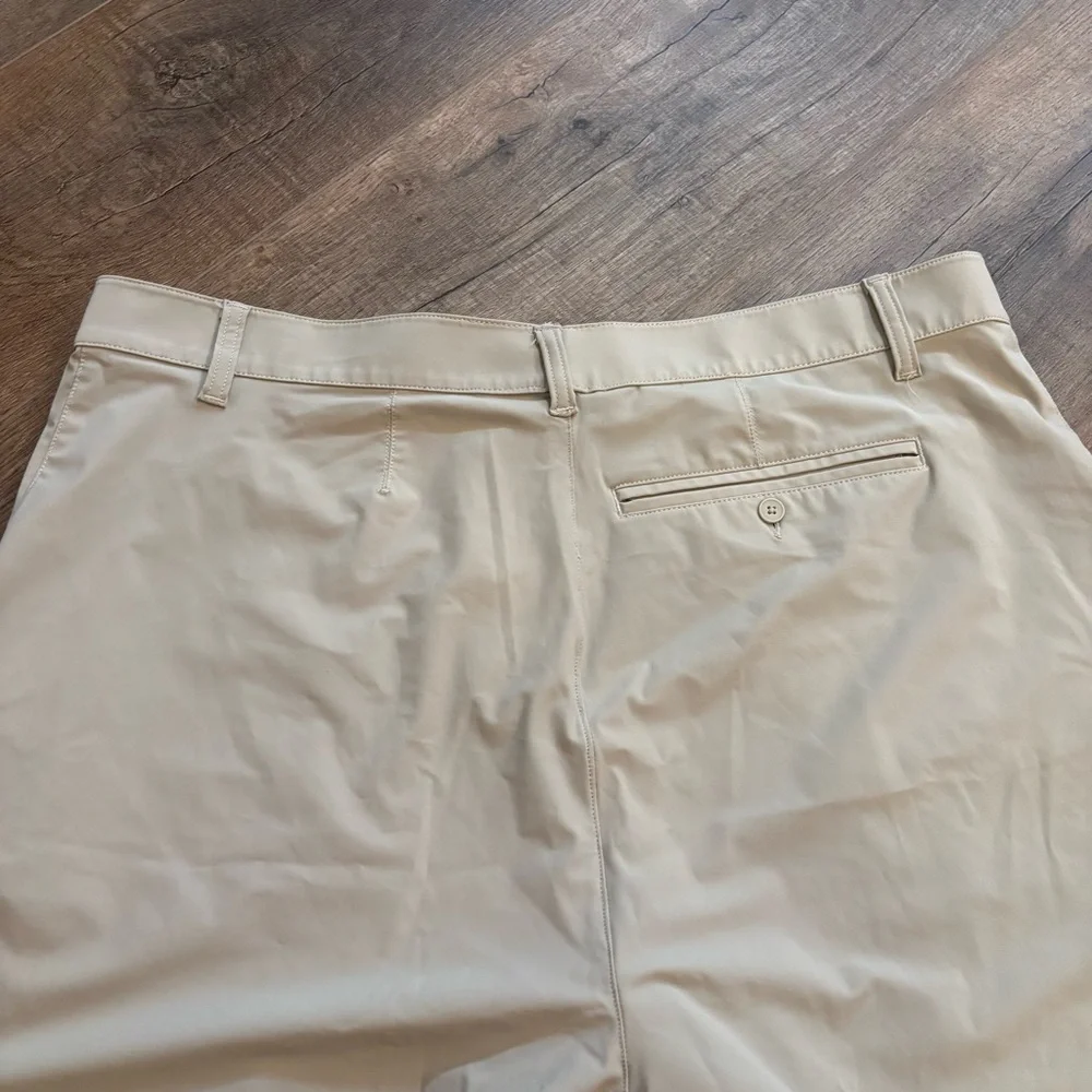 RHONE Men's Size 38 Flat Front Gray Shorts Golf Outdoor Resort Dress‎